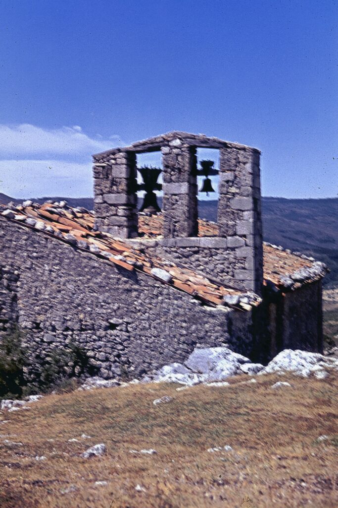 Le village abandonné de Châteauneuf les Moustiers